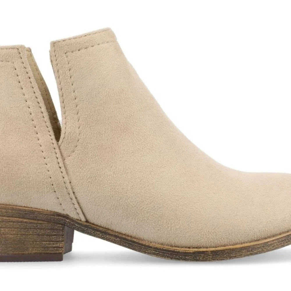 Journee Collection Women’s Rimi Bootie in Stone Suede Stack Block Heels Size 8.5